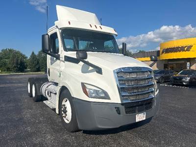 Freightliner Cascadia 126 Day Cab Truck - 435HP, 12 Speed Automatic