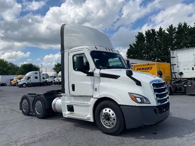 Freightliner Cascadia 126 Day Cab Truck - 435HP, 12 Speed Automatic
