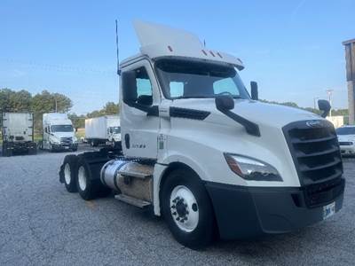 Freightliner Cascadia 126 Day Cab Truck - Cummins 400HP, 13 Speed Automatic
