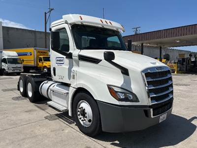 Freightliner Cascadia 126 Day Cab Truck - 435HP, 10 Speed Manual