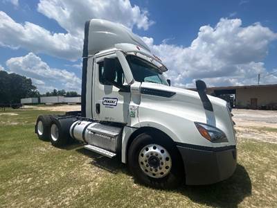 Freightliner Cascadia 126 Day Cab Truck - Cummins 450HP, 10 Speed Automatic
