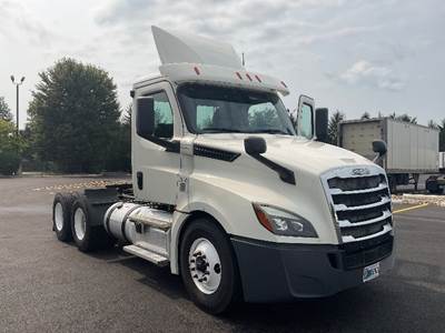 Freightliner Cascadia 126 Day Cab Truck - 435HP, 12 Speed Automatic