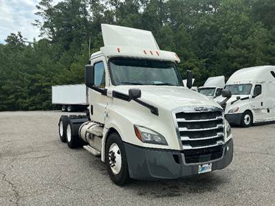 Freightliner Cascadia 126 Day Cab Truck - 435HP, 12 Speed Automatic