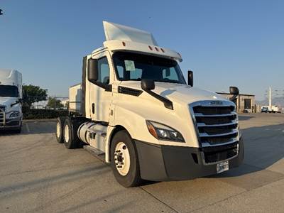 Freightliner T12664ST Day Cab Truck - 435HP, 12 Speed Automatic