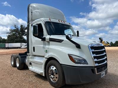 Freightliner Cascadia 126 Day Cab Truck - 435HP, 12 Speed Automatic