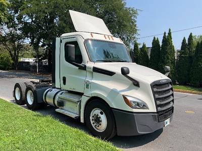 Freightliner Cascadia 126 Day Cab Truck - 455HP, 12 Speed Automatic