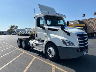 Freightliner Cascadia 126 Day Cab Truck - 435HP, 12 Speed Automatic
