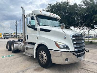 Freightliner Cascadia 126 Day Cab Truck - Cummins 450HP, 13 Speed Automatic