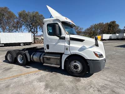 Freightliner Cascadia 126 Day Cab Truck - 435HP, 12 Speed Automatic