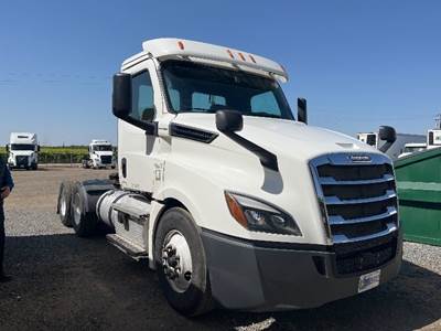 Freightliner Cascadia 126 Day Cab Truck - Cummins 400HP, 13 Speed Automatic