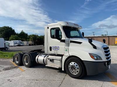 Freightliner Cascadia 126 Day Cab Truck - 435HP, 12 Speed Automatic