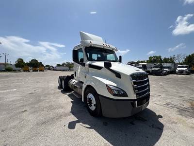 Freightliner T12664ST Day Cab Truck - 435HP, 12 Speed Automatic