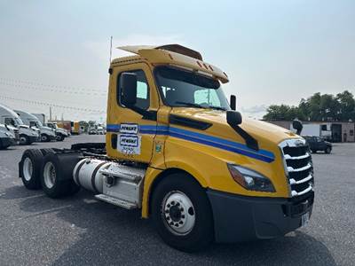 Freightliner Cascadia 126 Day Cab Truck - 435HP, 12 Speed Automatic