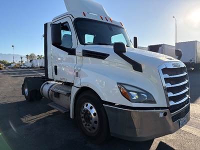 Freightliner Cascadia 126 Single Axle Day Cab Truck - 435HP, 12 Speed Automatic