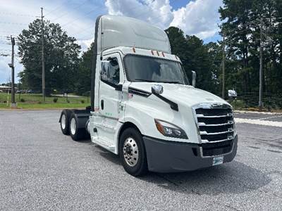 Freightliner Cascadia 126 Day Cab Truck - 435HP, 12 Speed Automatic