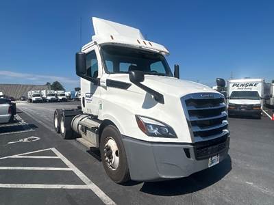 Freightliner Cascadia 126 Day Cab Truck - 435HP, 12 Speed Automatic