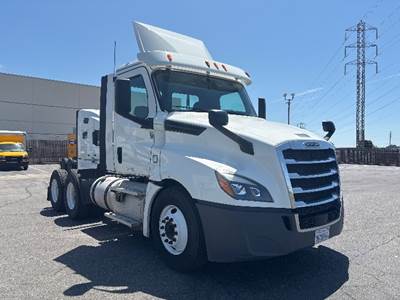 Freightliner Cascadia 126 Day Cab Truck - 435HP, 12 Speed Automatic