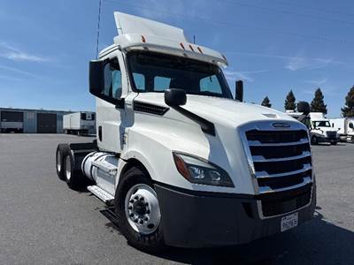 Freightliner Cascadia 126 Day Cab Truck - 455HP, 10 Speed Manual