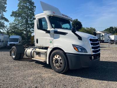 Freightliner Cascadia 126 Single Axle Day Cab Truck - 410HP, 12 Speed Automatic