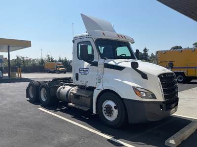 Freightliner Cascadia 126 Day Cab Truck - Cummins 400HP, 13 Speed Automatic