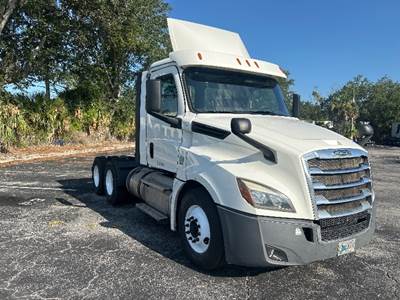 Freightliner Cascadia 126 Day Cab Truck - 435HP, 12 Speed Automatic