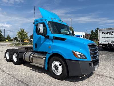 Freightliner Cascadia 126 Day Cab Truck - 435HP, 10 Speed Manual