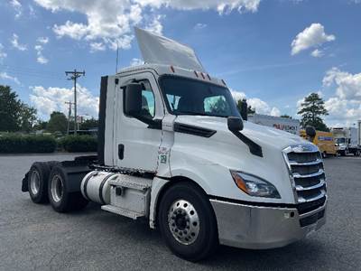 Freightliner Cascadia 126 Day Cab Truck - 450HP, 12 Speed Automatic