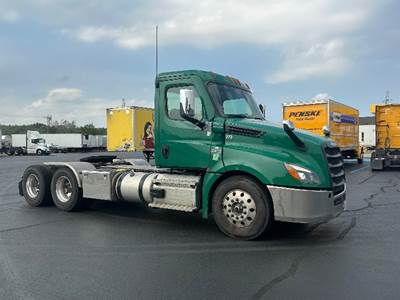 Freightliner Cascadia 126 Day Cab Truck - 455HP, 10 Speed Manual