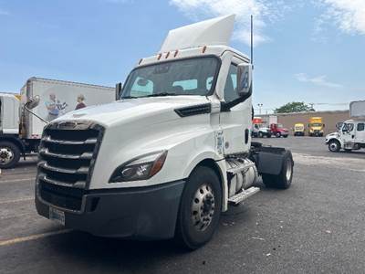 Freightliner Cascadia 126 Single Axle Day Cab Truck - 410HP, 10 Speed Manual