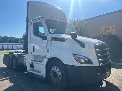 Freightliner Cascadia 126 Day Cab Truck - 450HP, 12 Speed Automatic