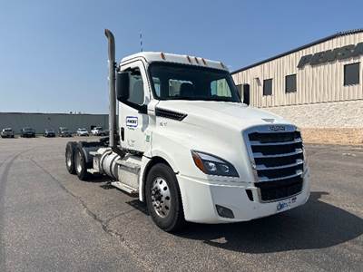 Freightliner Cascadia 126 Day Cab Truck - 475HP, 10 Speed Manual