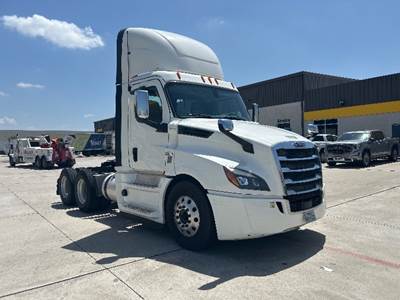 Freightliner Cascadia 126 Day Cab Truck - 455HP, 12 Speed Automatic