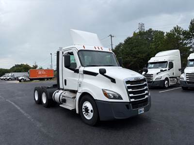 Freightliner Cascadia 126 Day Cab Truck - 435HP, 12 Speed Automatic