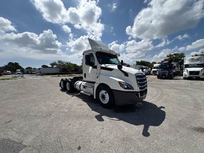 Freightliner Cascadia 126 Day Cab Truck - 435HP, 12 Speed Automatic