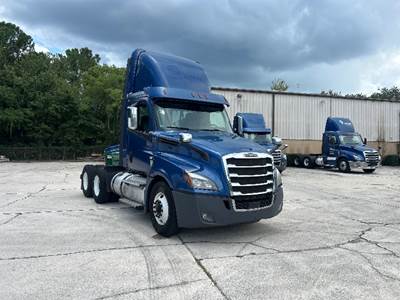 Freightliner Cascadia 126 Day Cab Truck - 455HP, 12 Speed Automatic