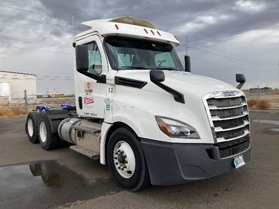 Freightliner Cascadia 126 Day Cab Truck - 435HP, 12 Speed Automatic