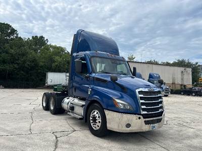 Freightliner Cascadia 126 Day Cab Truck - 450HP, 12 Speed Automatic