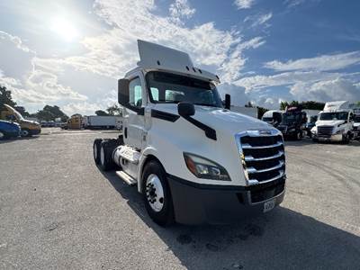 Freightliner Cascadia 126 Day Cab Truck - 435HP, 12 Speed Automatic