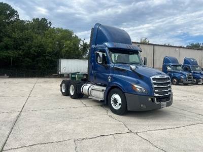 Freightliner Cascadia 126 Day Cab Truck - 455HP, 12 Speed Automatic