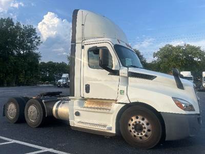 Freightliner Cascadia 126 Day Cab Truck - 455HP, 12 Speed Automatic