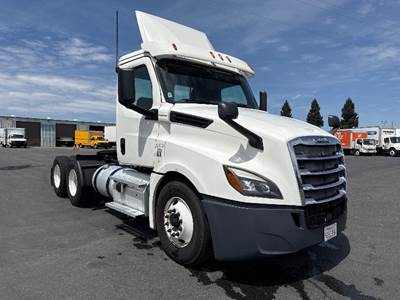Freightliner Cascadia 126 Day Cab Truck - Cummins 400HP, 13 Speed Automatic
