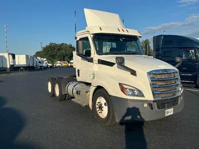 Freightliner Cascadia 126 Day Cab Truck - Cummins 400HP, 13 Speed Automatic