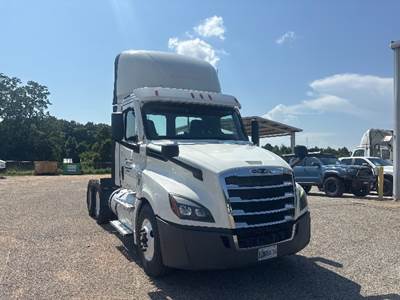 Freightliner Cascadia 126 Day Cab Truck - Cummins 450HP, 10 Speed Automatic