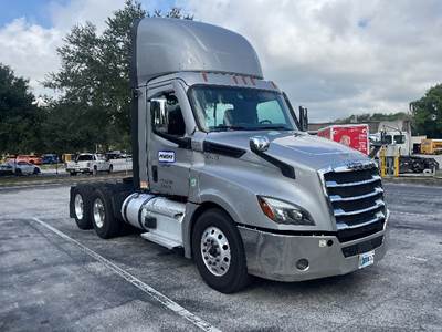 Freightliner Cascadia 126 Day Cab Truck - 450HP, 12 Speed Automatic