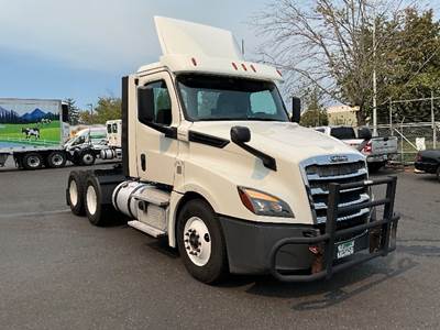 Freightliner Cascadia 126 Day Cab Truck - 435HP, 12 Speed Automatic