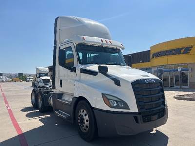 Freightliner Cascadia 126 Day Cab Truck - 455HP, 12 Speed Automatic