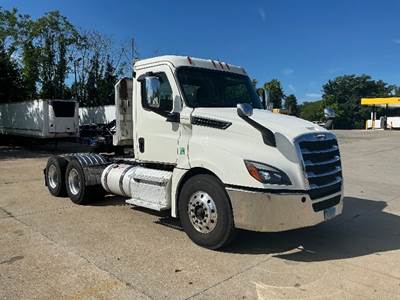 Freightliner Cascadia 126 Day Cab Truck - Cummins 500HP, 13 Speed Automatic