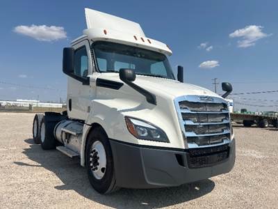 Freightliner Cascadia 126 Day Cab Truck - Cummins 400HP, 13 Speed Automatic