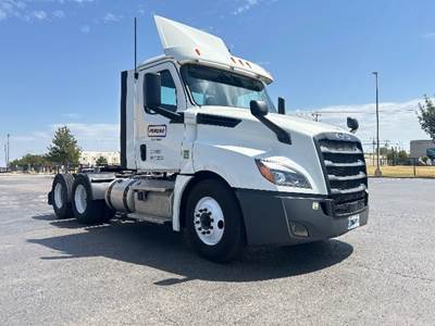Freightliner Cascadia 126 Day Cab Truck - 435HP, 12 Speed Automatic