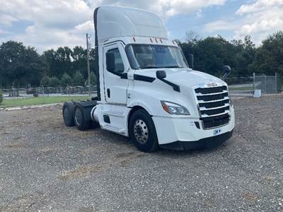 Freightliner Cascadia 126 Day Cab Truck - 450HP, 12 Speed Automatic